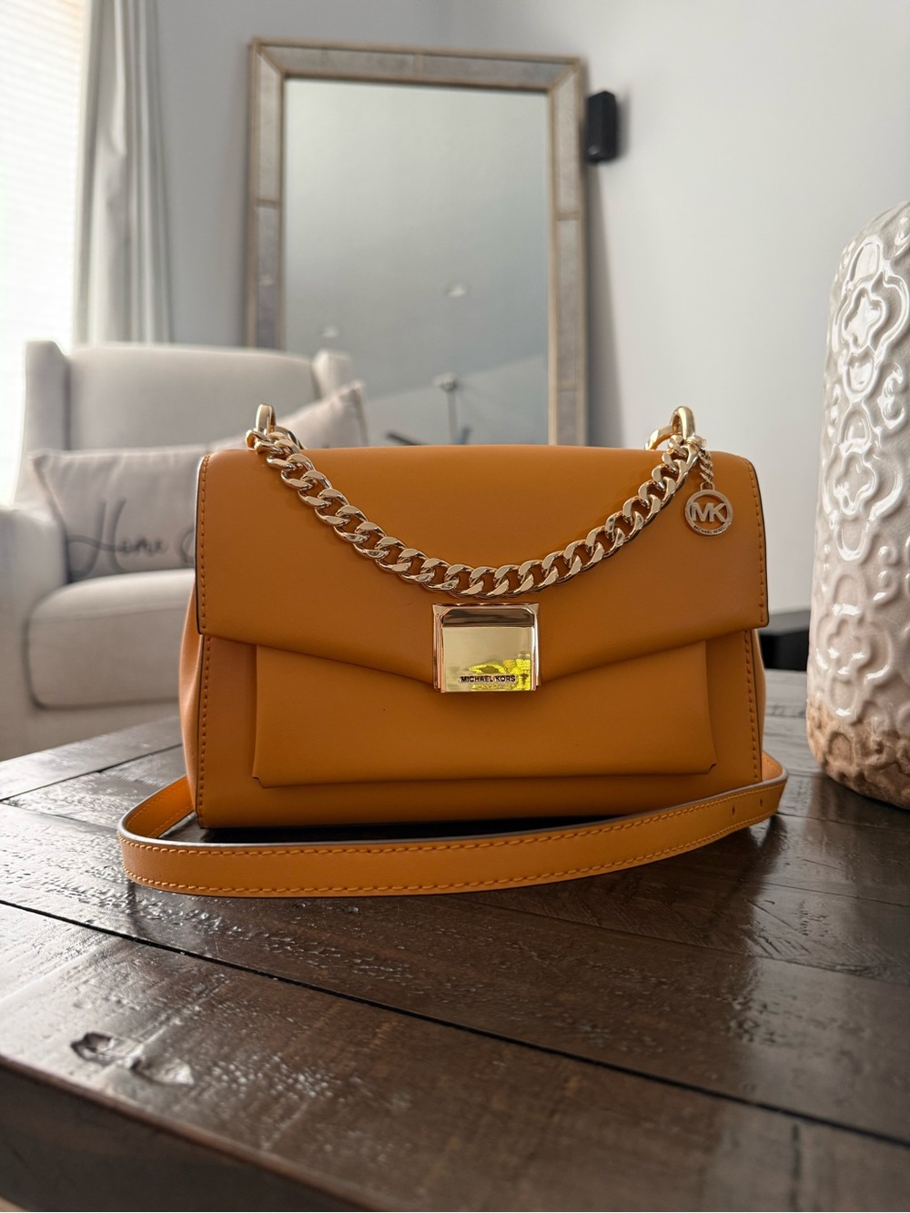 Michael Kors crossbody small purse with gold elegant chain.